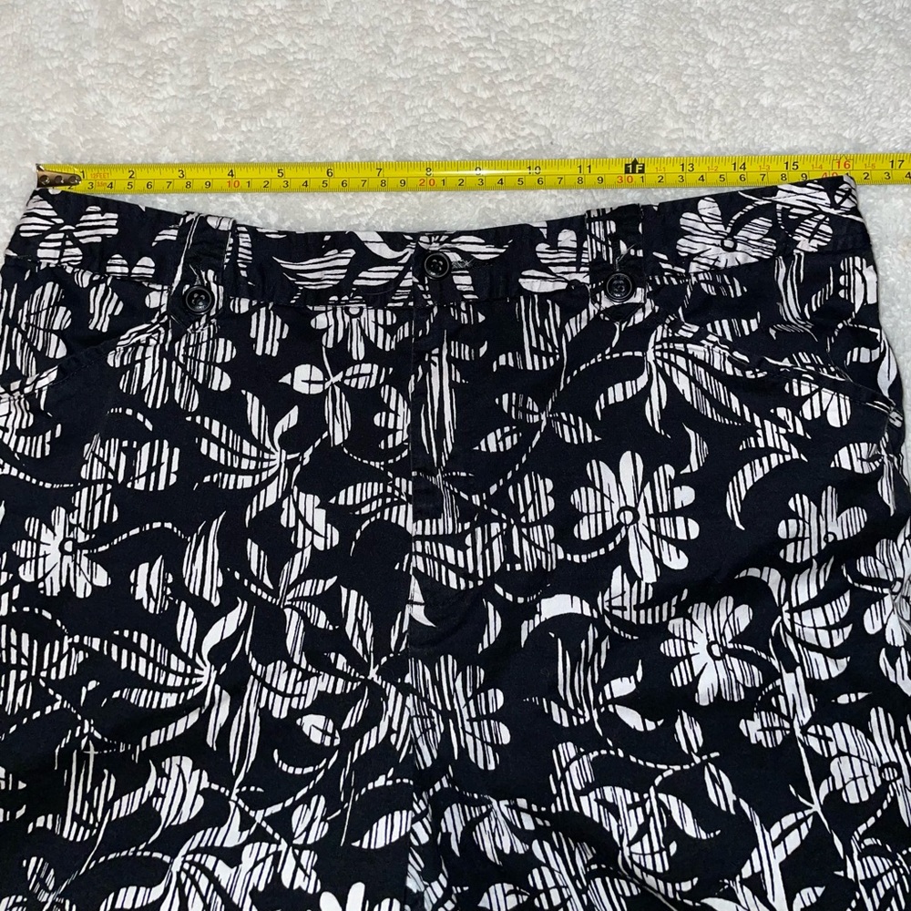 White Stag Floral Black and White Capris - Picture 5 of 6